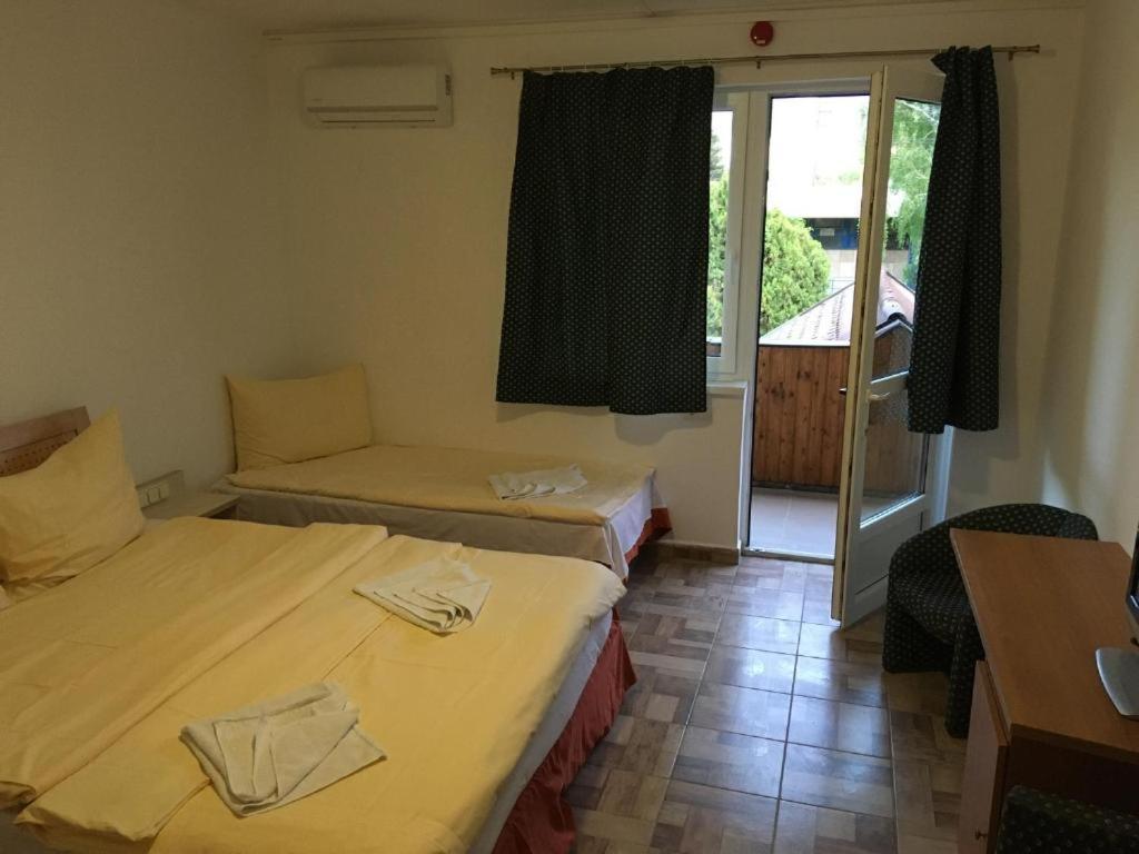 Fenyves Hotel Balatonfenyves Bagian luar foto