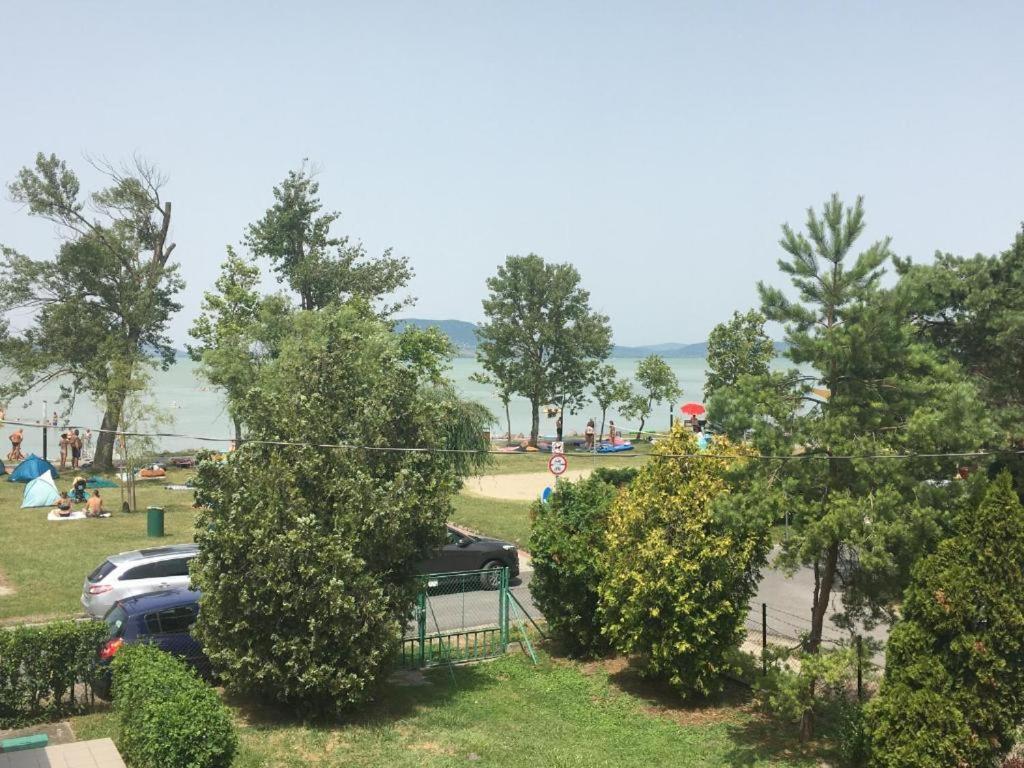 Fenyves Hotel Balatonfenyves Bagian luar foto