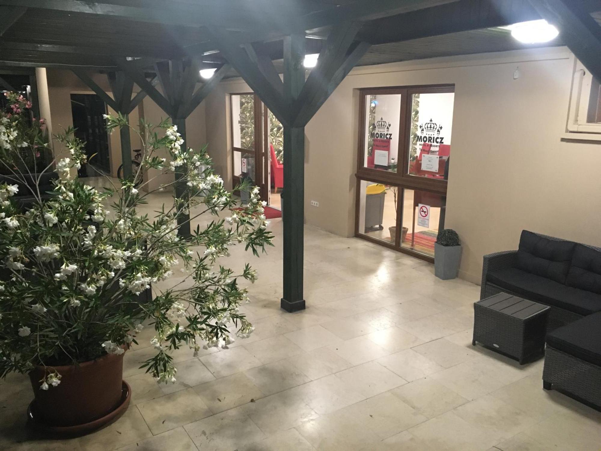 Fenyves Hotel Balatonfenyves Bagian luar foto