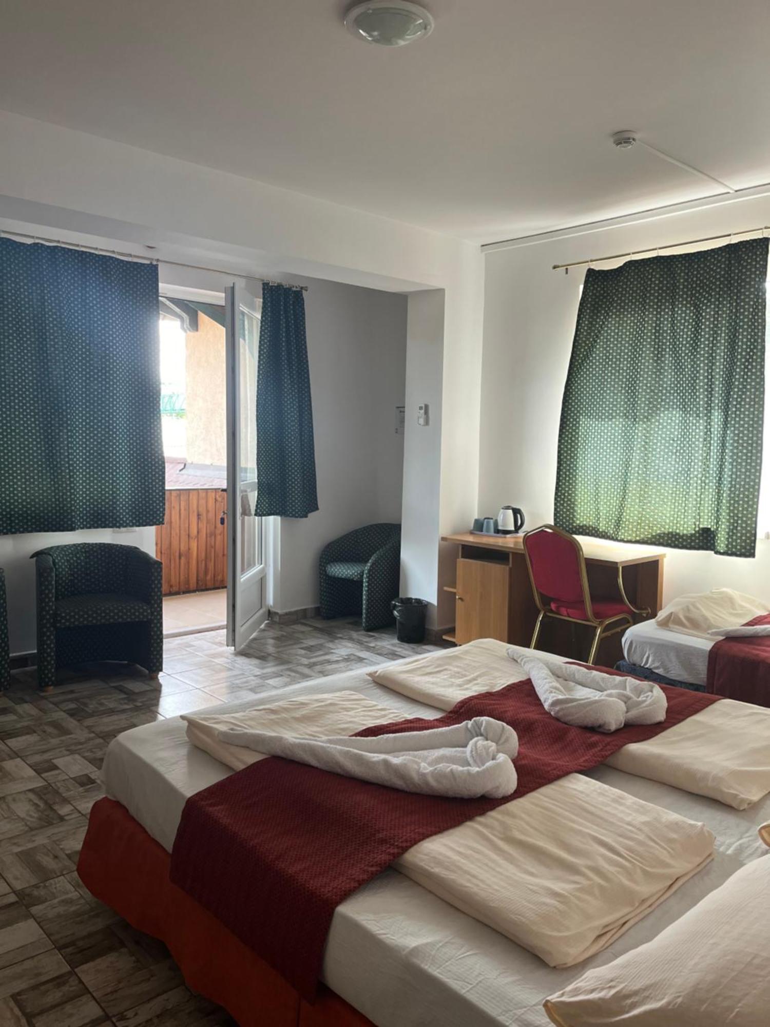 Fenyves Hotel Balatonfenyves Bagian luar foto