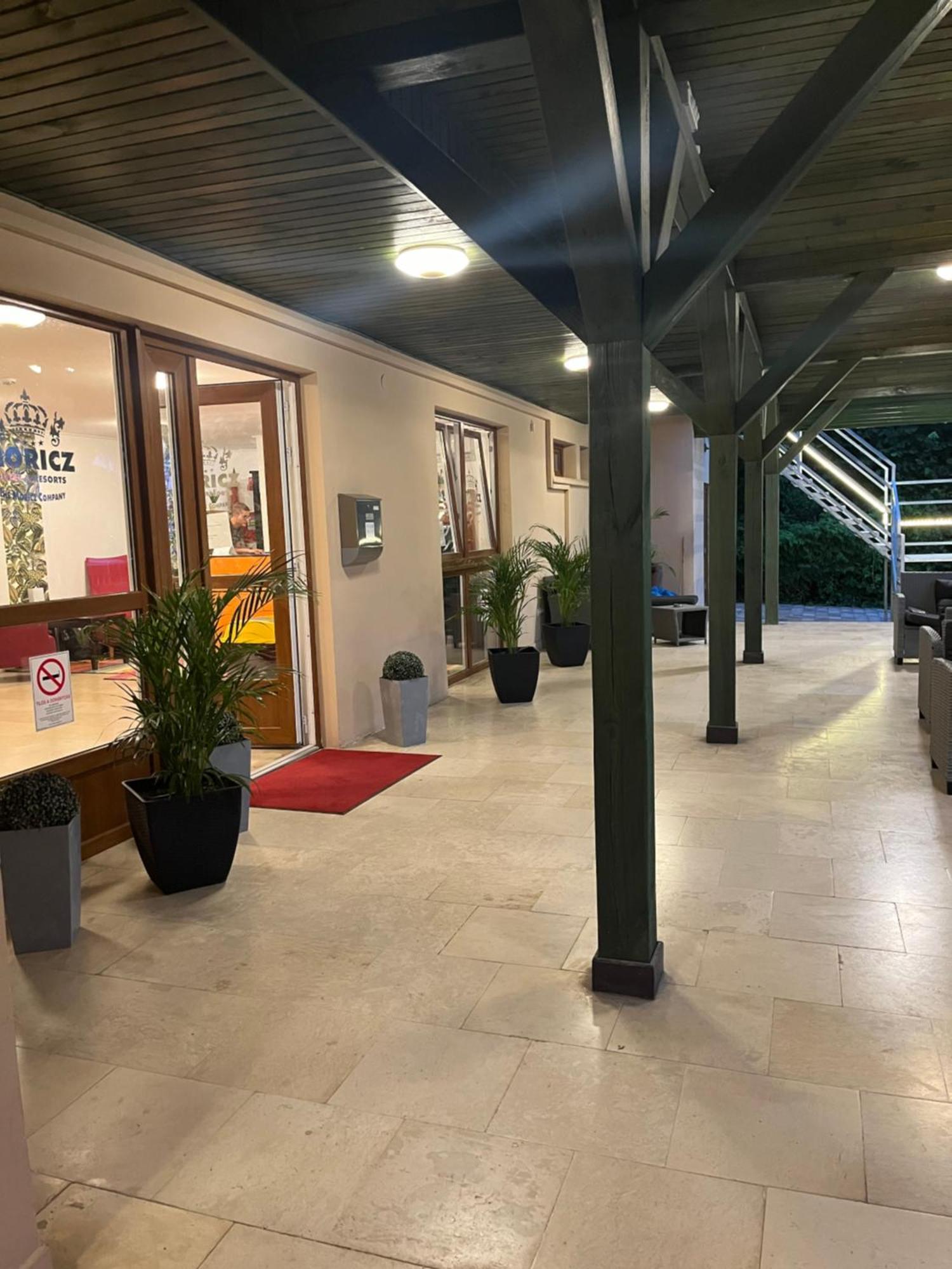 Fenyves Hotel Balatonfenyves Bagian luar foto