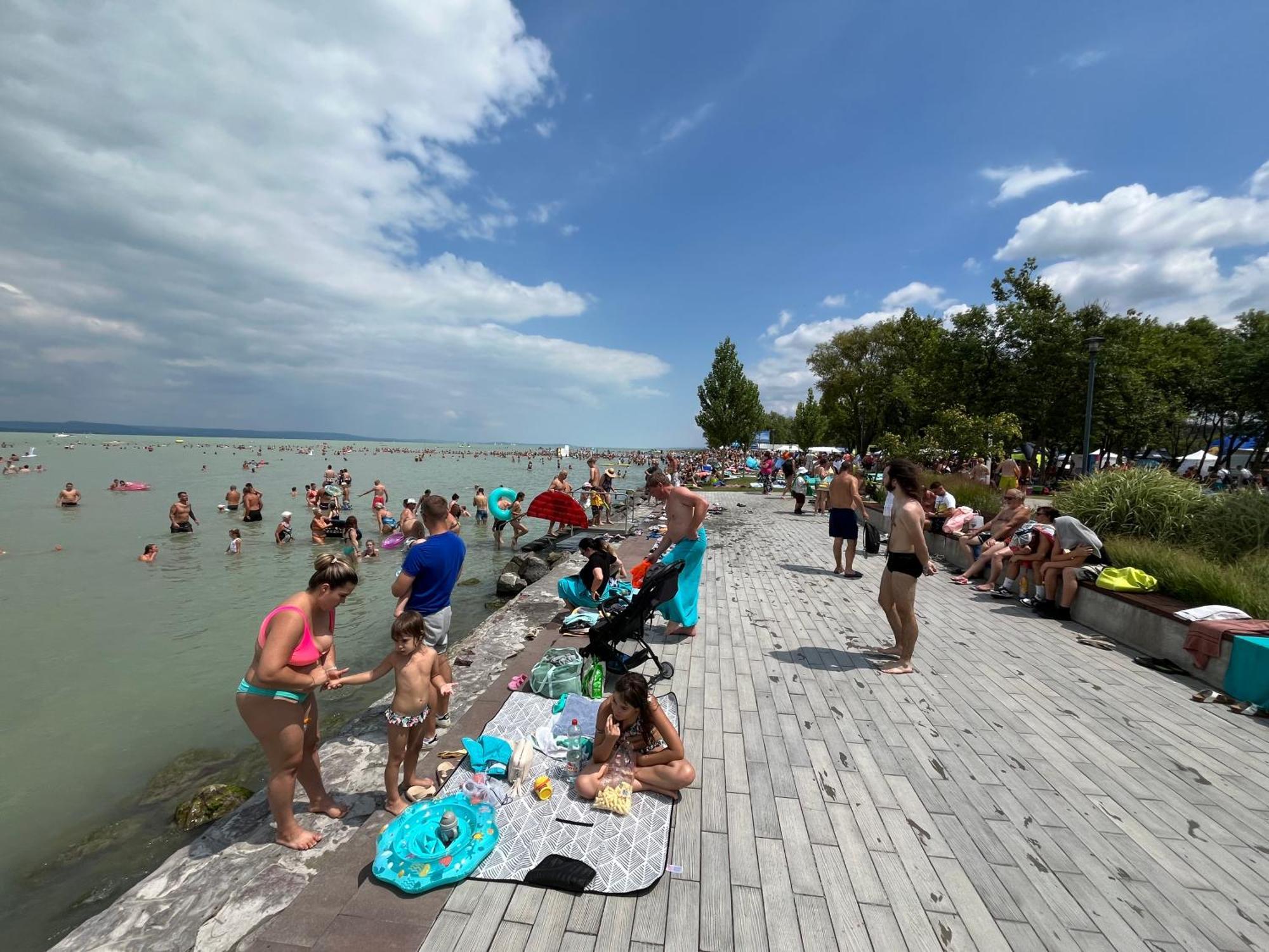 Fenyves Hotel Balatonfenyves Bagian luar foto