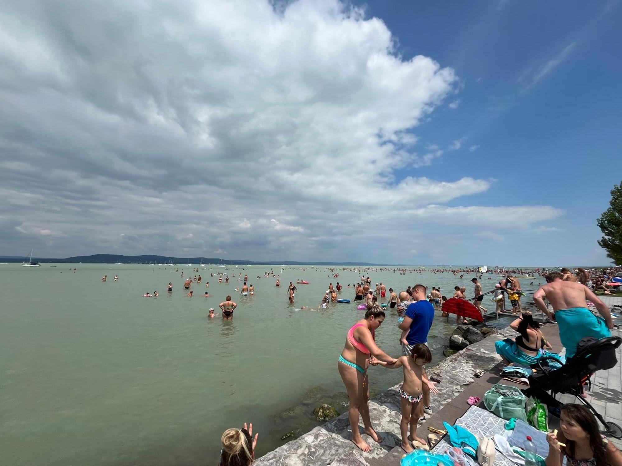Fenyves Hotel Balatonfenyves Bagian luar foto