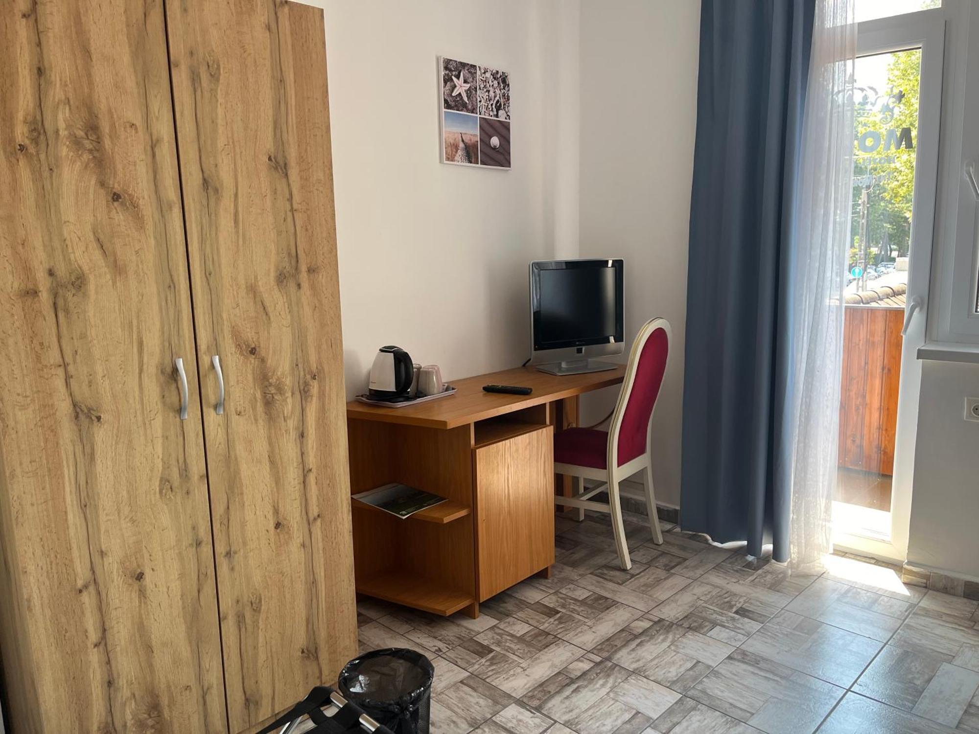 Fenyves Hotel Balatonfenyves Bagian luar foto