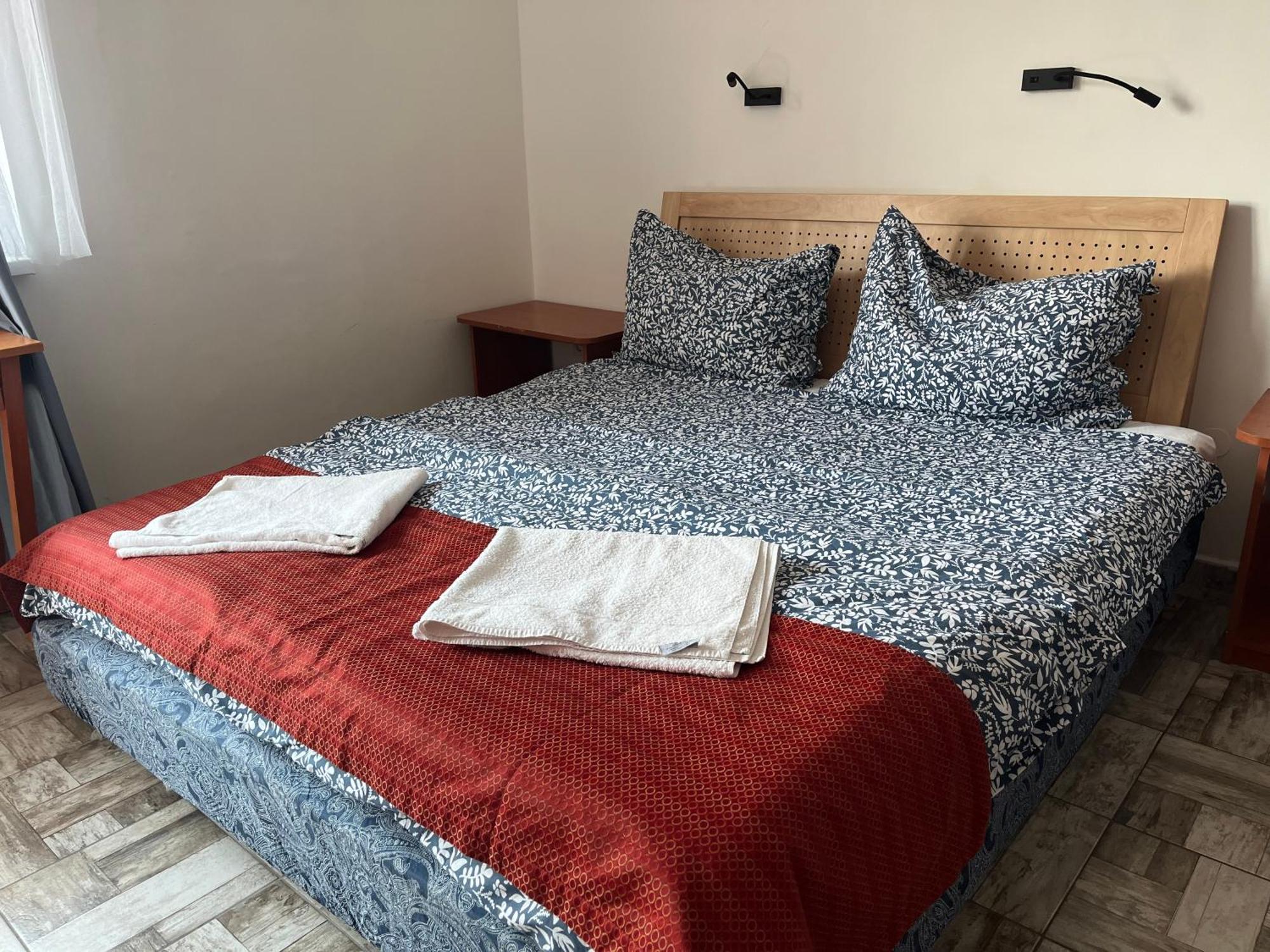 Fenyves Hotel Balatonfenyves Bagian luar foto